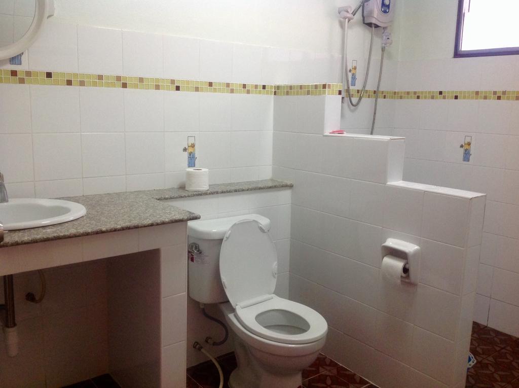 The Pub Guesthouse Чиангмай Екстериор снимка