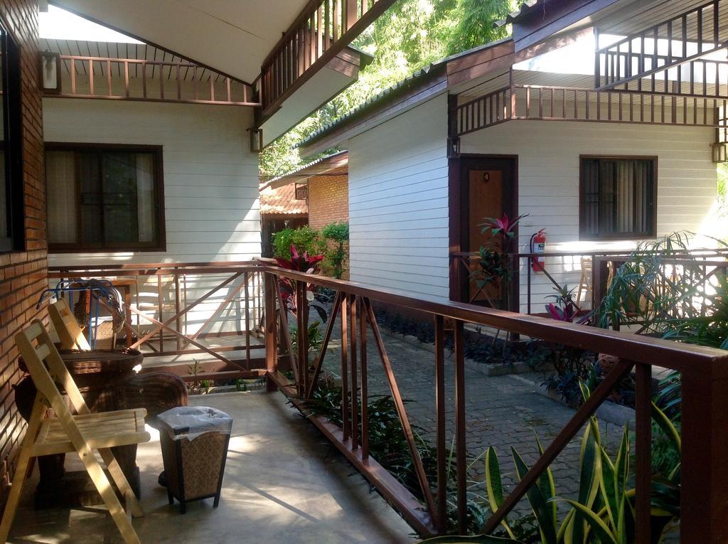 The Pub Guesthouse Чиангмай Екстериор снимка