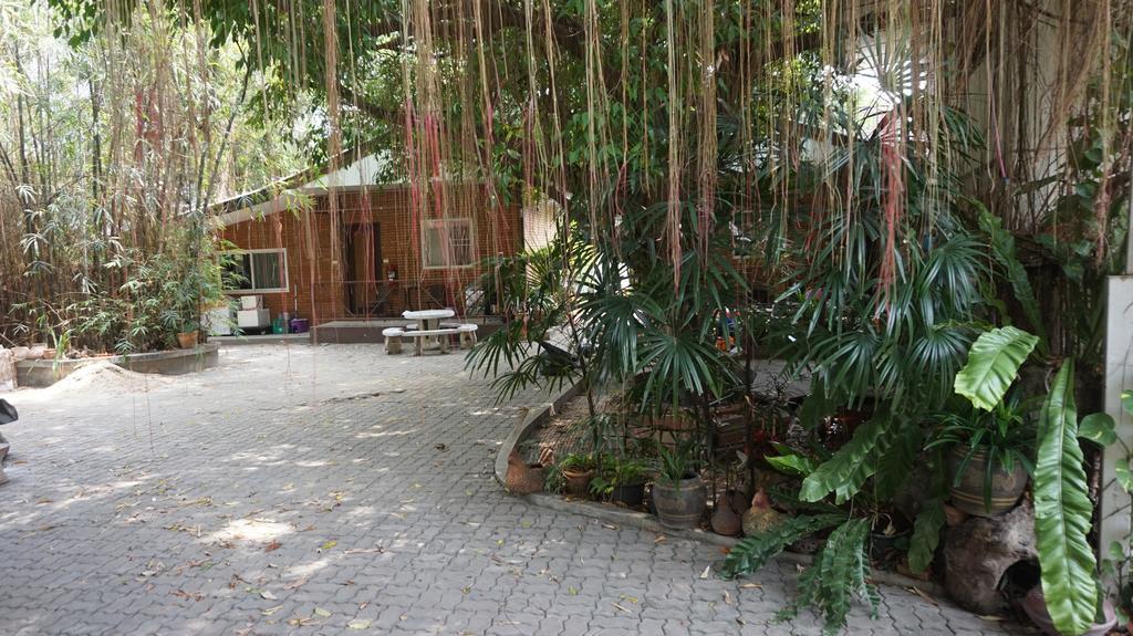 The Pub Guesthouse Чиангмай Екстериор снимка