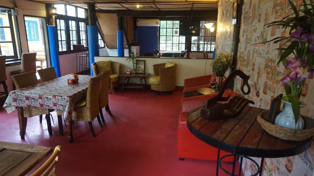 The Pub Guesthouse Чиангмай Екстериор снимка
