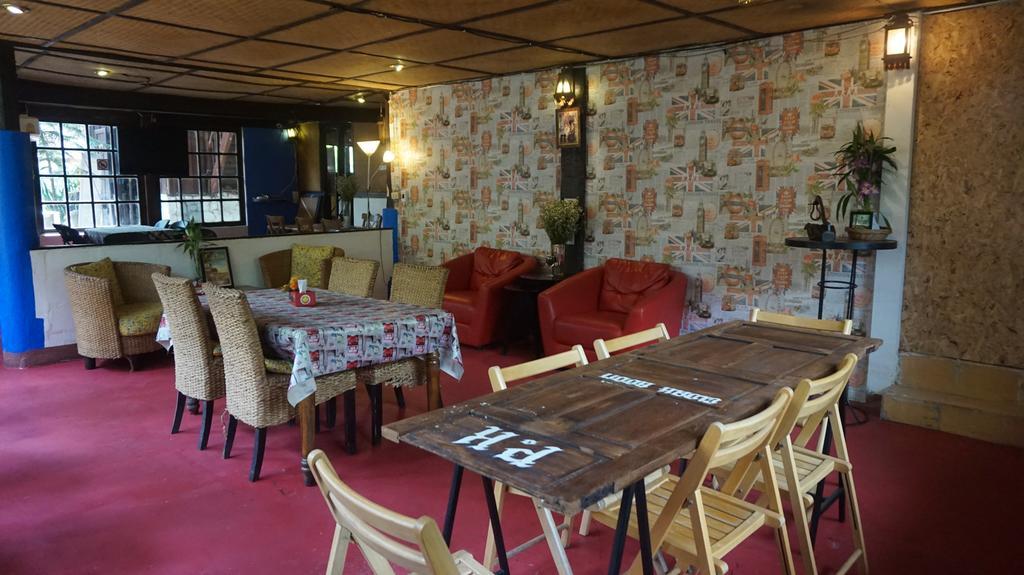 The Pub Guesthouse Чиангмай Екстериор снимка
